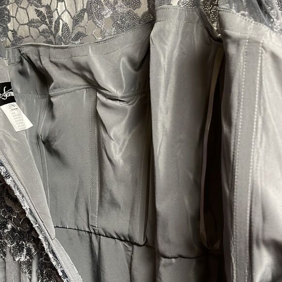 LA Femme Platinum Lace & Chiffon Prom Gown Size 8 NWT - Picture 9 of 11